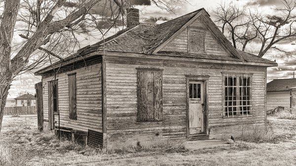 Farmhouse disrepair Digital Download